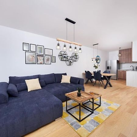 Апартаменты 5Min2Centre, View & Free Parking Братислава Экстерьер фото