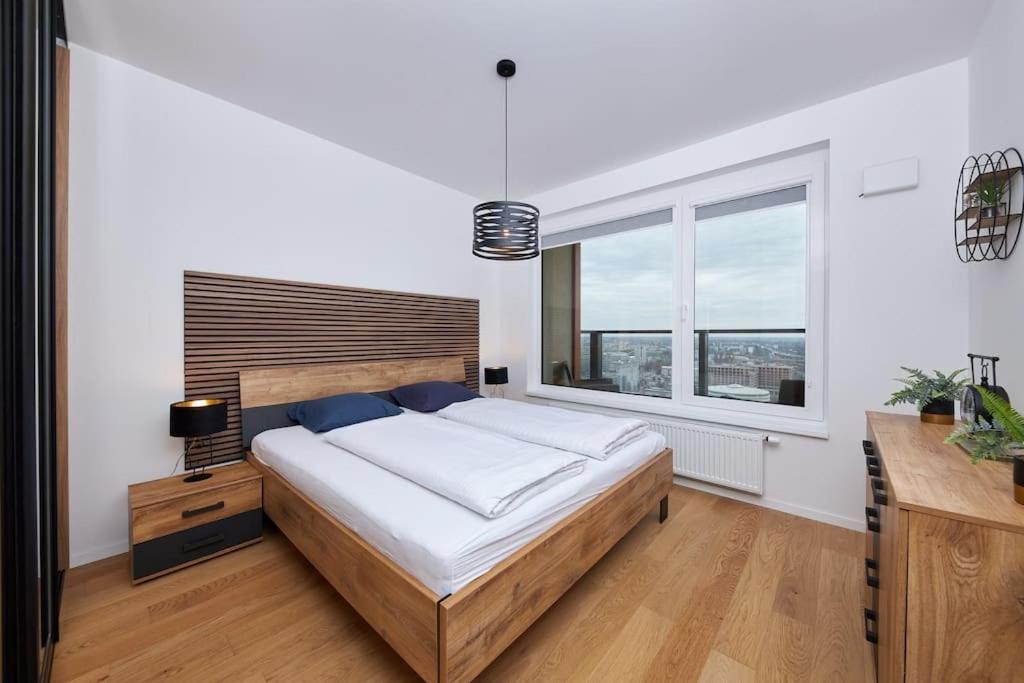 Апартаменты 5Min2Centre, View & Free Parking Братислава Экстерьер фото
